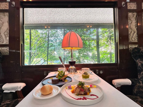 ◆名古屋発着◆【旅粋人・添乗員同行】オリエント急行で優雅にランチとホテルインディゴ箱根強羅泊まる 春の箱根旅2日間【こだわりの食】【四季の花・風景】【バスの旅】2